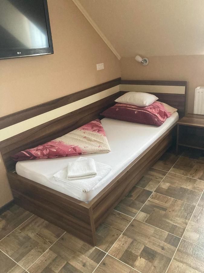 Borostyan Panzio Balatonfuered Bed & Breakfast Bagian luar foto
