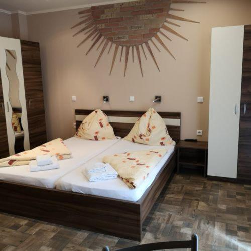 Borostyan Panzio Balatonfuered Bed & Breakfast Bagian luar foto