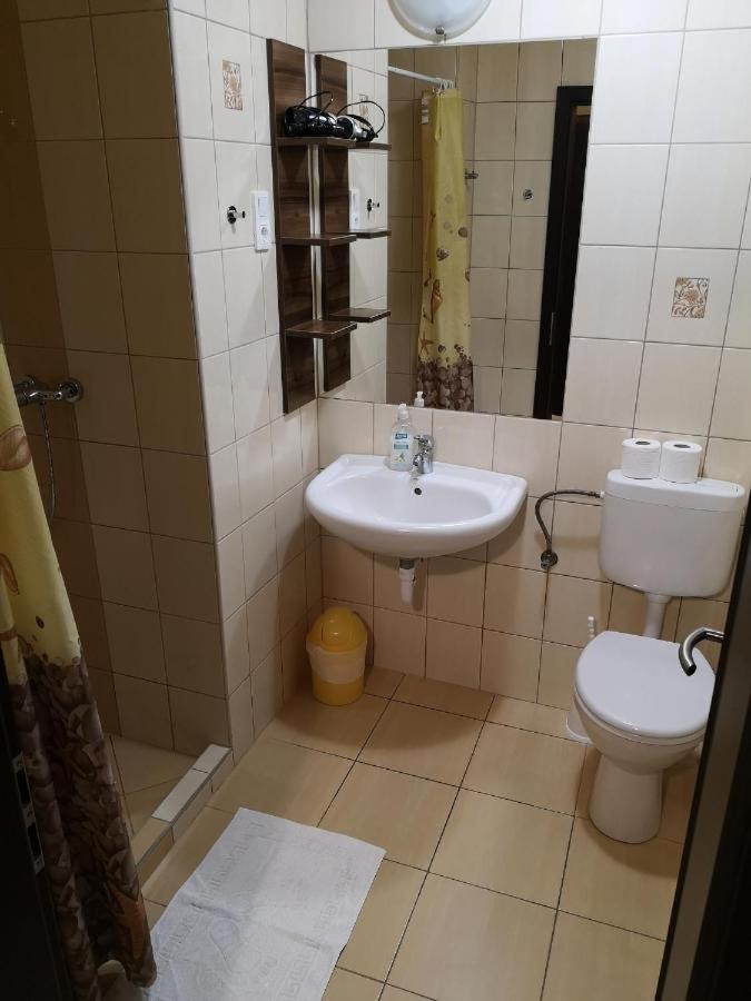 Borostyan Panzio Balatonfuered Bed & Breakfast Bagian luar foto