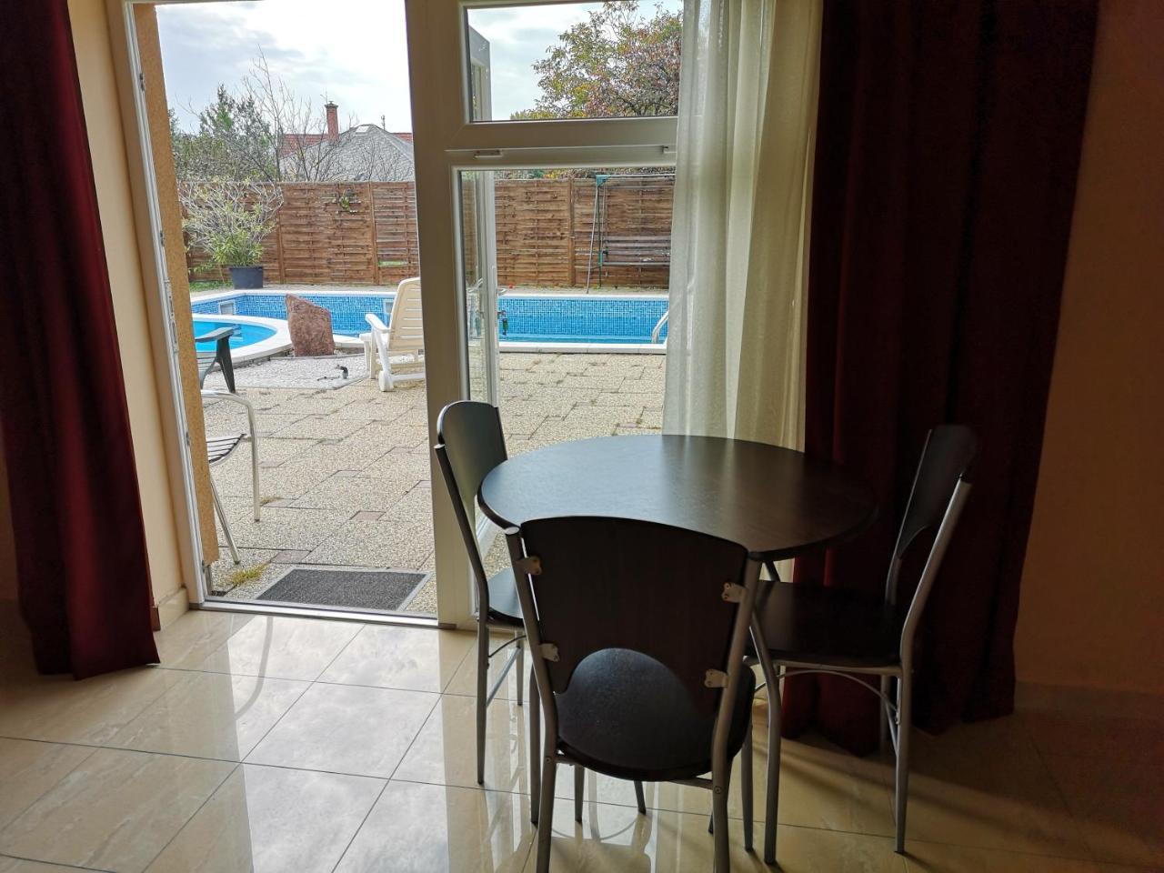Borostyan Panzio Balatonfuered Bed & Breakfast Bagian luar foto