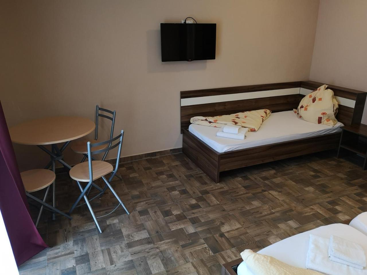 Borostyan Panzio Balatonfuered Bed & Breakfast Bagian luar foto