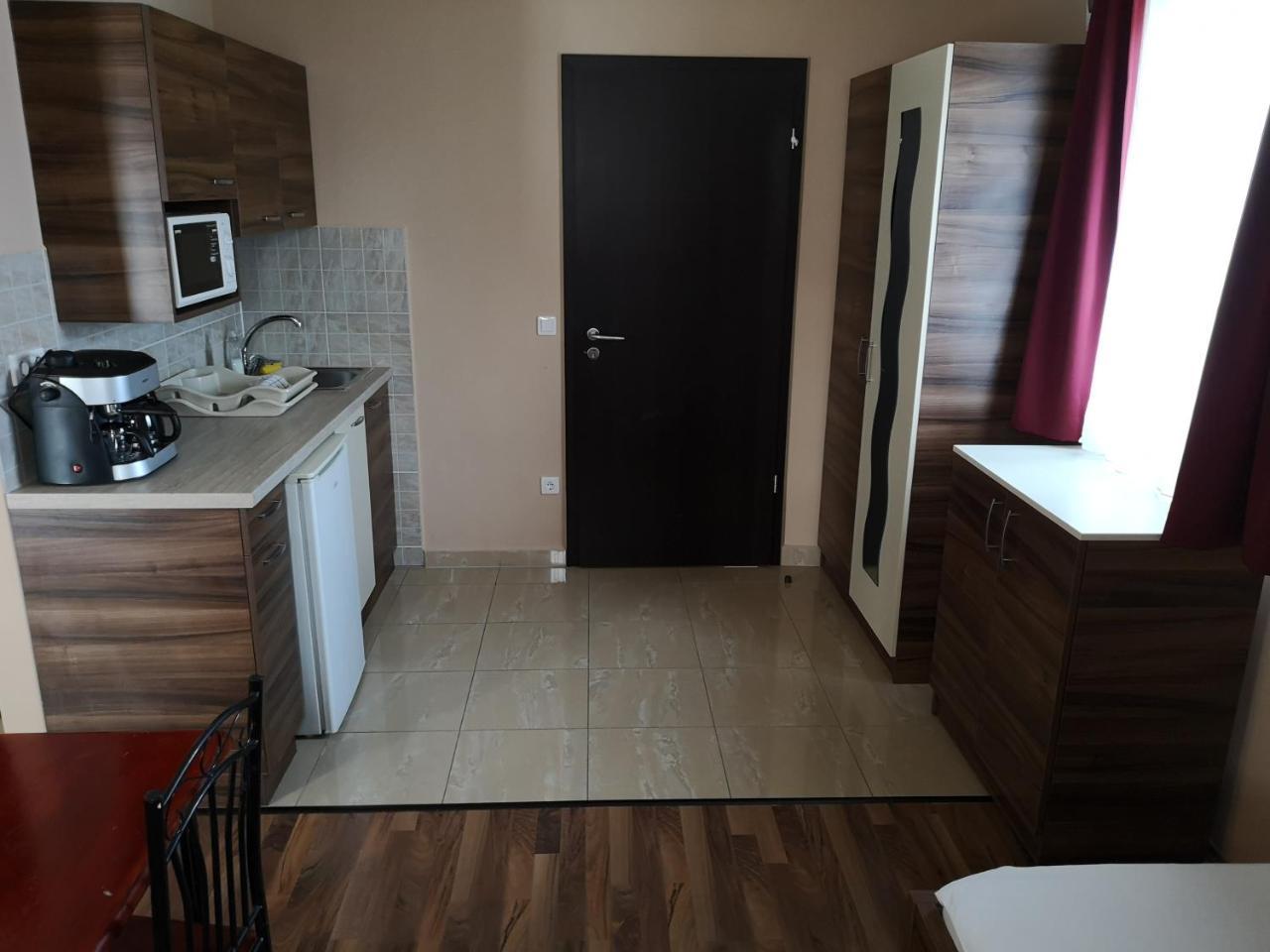 Borostyan Panzio Balatonfuered Bed & Breakfast Bagian luar foto