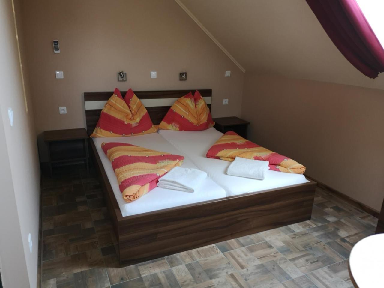Borostyan Panzio Balatonfuered Bed & Breakfast Bagian luar foto