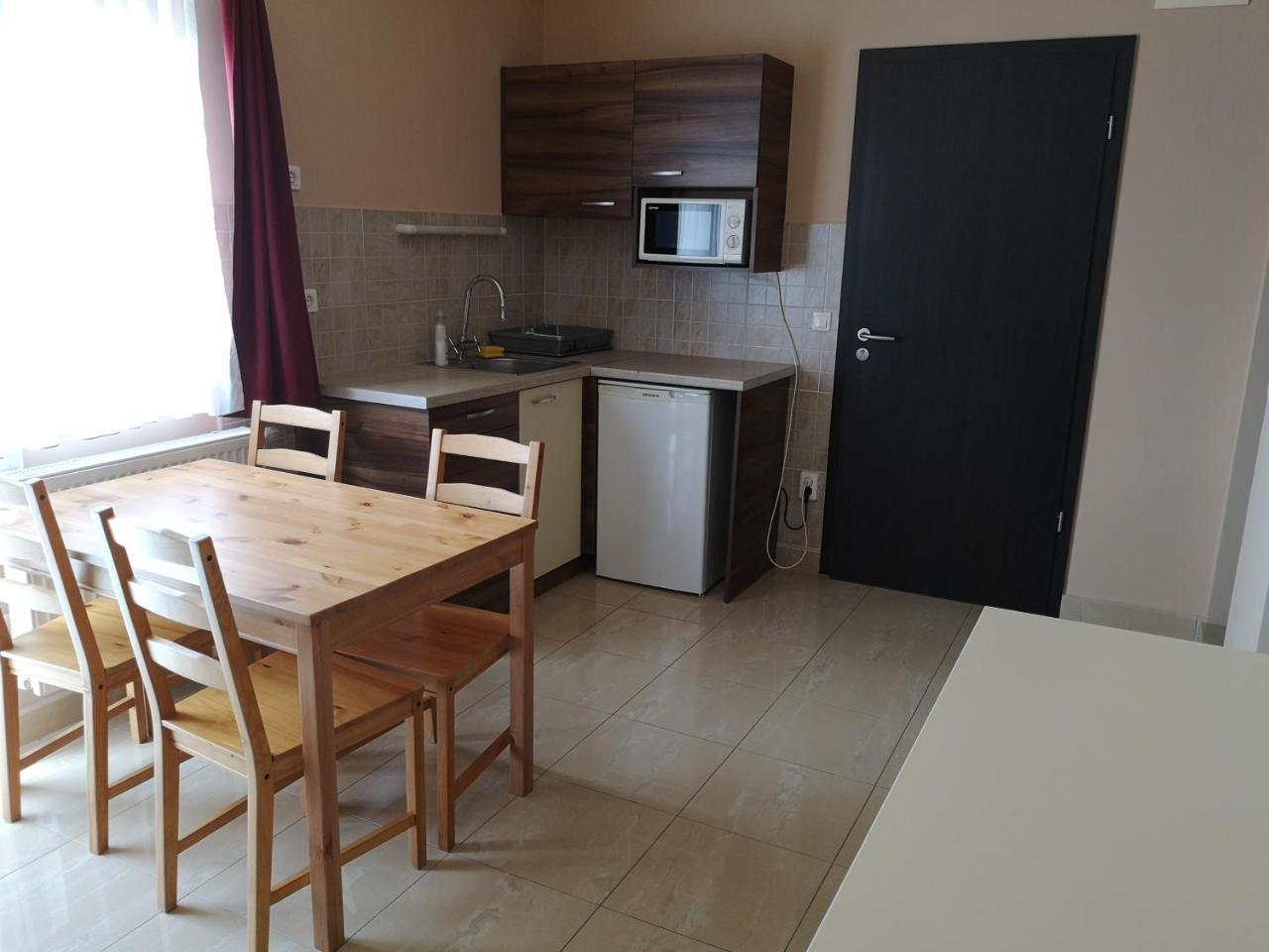 Borostyan Panzio Balatonfuered Bed & Breakfast Bagian luar foto