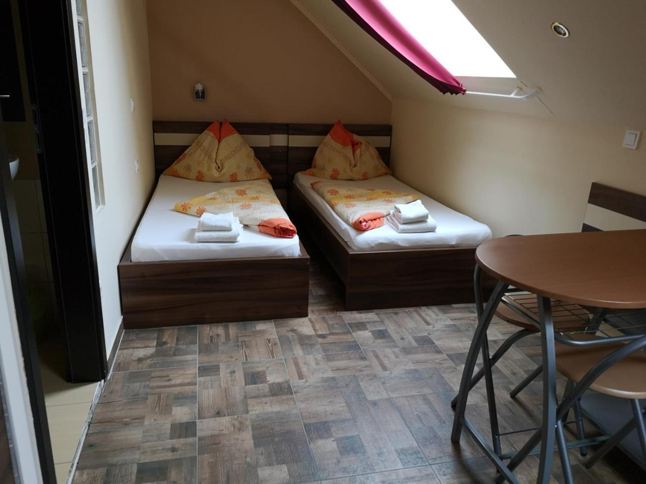 Borostyan Panzio Balatonfuered Bed & Breakfast Bagian luar foto
