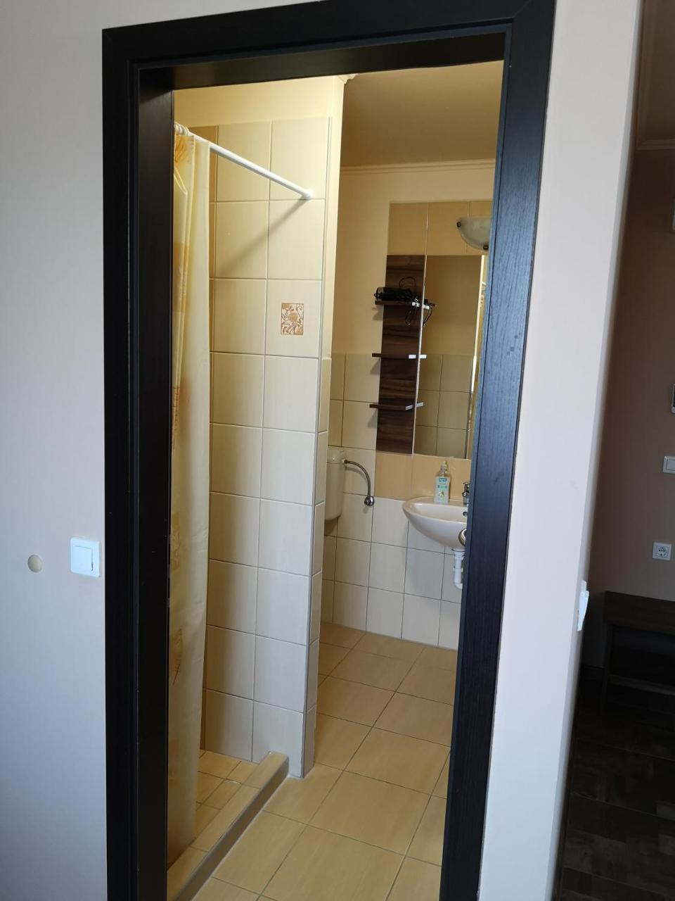 Borostyan Panzio Balatonfuered Bed & Breakfast Bagian luar foto
