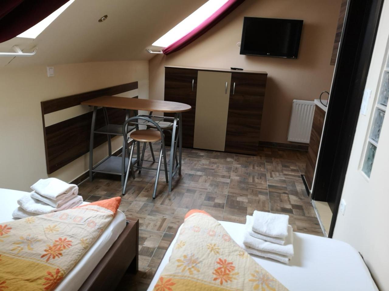 Borostyan Panzio Balatonfuered Bed & Breakfast Bagian luar foto