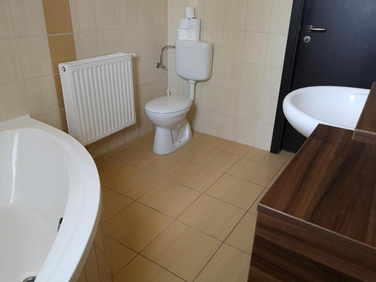 Borostyan Panzio Balatonfuered Bed & Breakfast Bagian luar foto