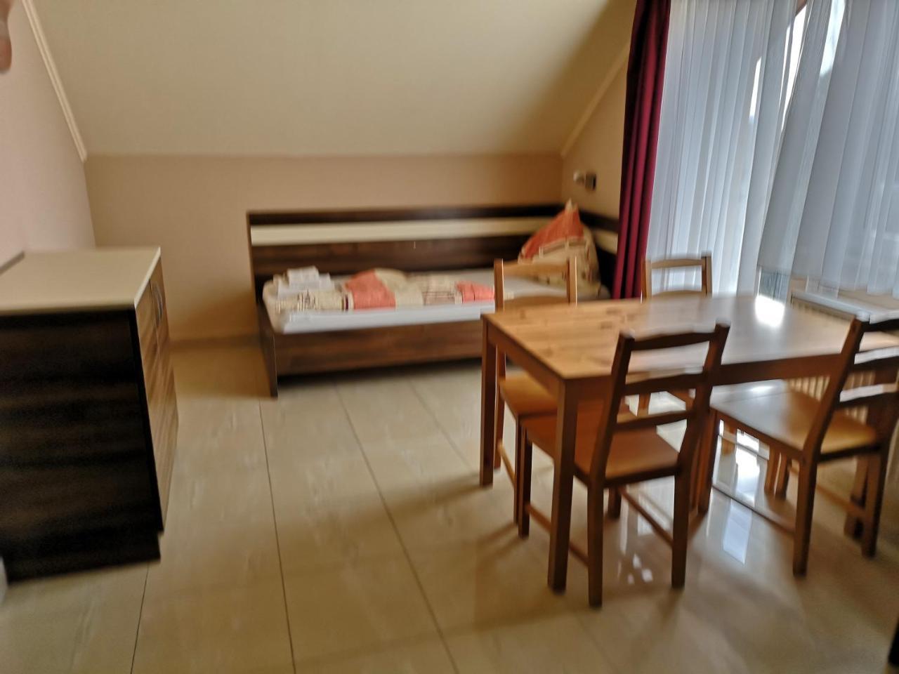 Borostyan Panzio Balatonfuered Bed & Breakfast Bagian luar foto
