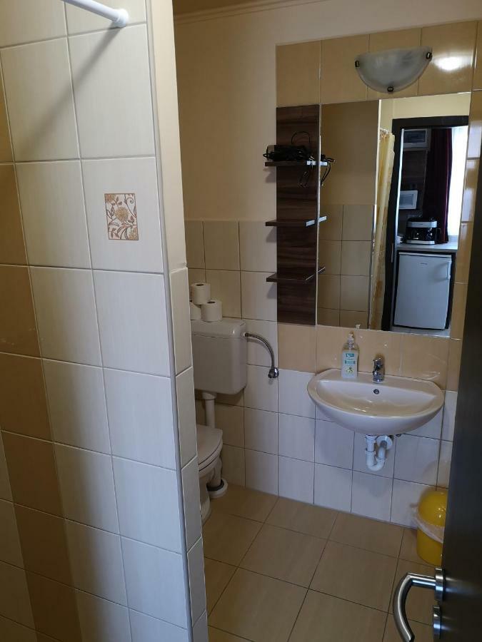 Borostyan Panzio Balatonfuered Bed & Breakfast Bagian luar foto